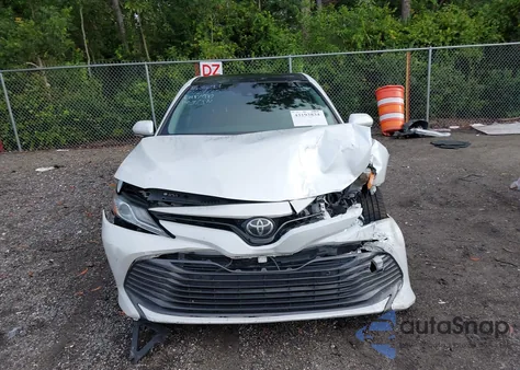 2018 Toyota Camry Xle z USA, uszkodzony, nr VIN 4T1B11HK6JU148497